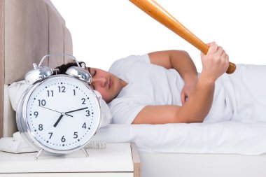 Yatakta uykusuzluk çeken bir adam.