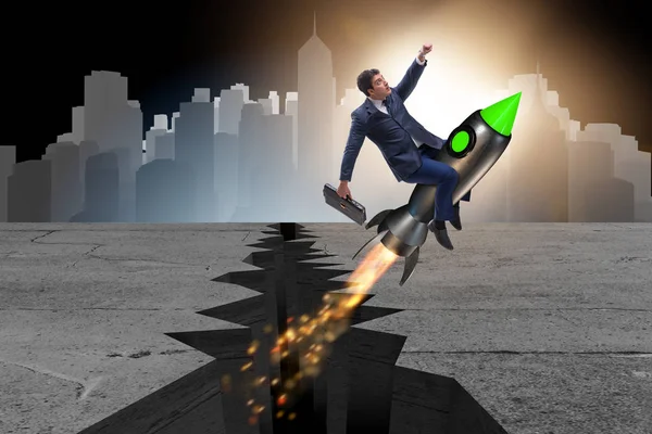 İş adamı roketle kaya boşluğundan uçuyor