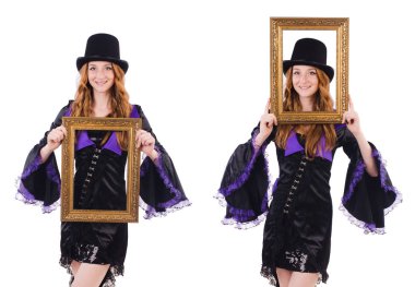 Beyaz çerçeveli bir kadın.