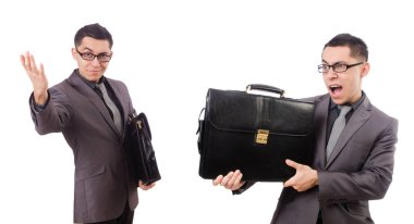 Genç adam beyaz izole evrak çantası elinde