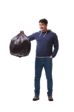 Çöp torbası olan adam beyazda izole edilmiş.