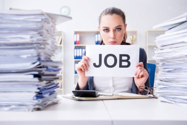 İş kadını iş yükü ile başa çıkamıyor ve istifa etmiyor