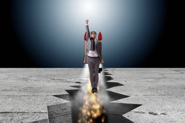 İş adamı roketle kaya boşluğundan uçuyor