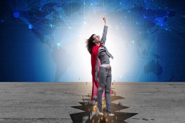 Süper kahraman iş kadını zor durumdan kaçıyor.