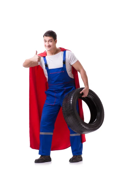 超级英雄与轮胎隔离的白色背景 — 图库照片