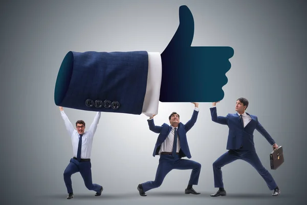 Üzletemberek támogató hüvelykujj fel gesztus — Stock Fotó