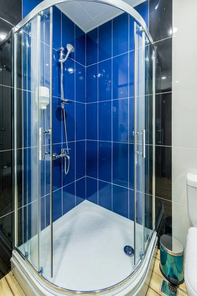 Quarto de banho no interior moderno — Fotografia de Stock