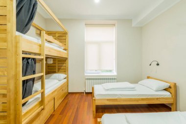 Yurt yatakhaneleri oda içinde düzenlendi.