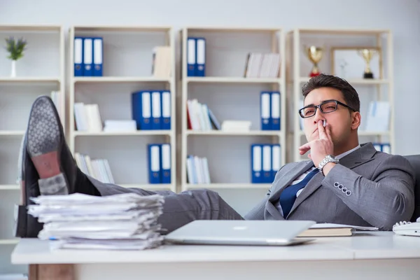 Businessman smoking in office at work — Stock Photo, Image