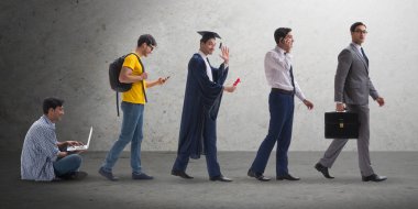 Erkeklerin aşamalarda ilerlediği iş konsepti