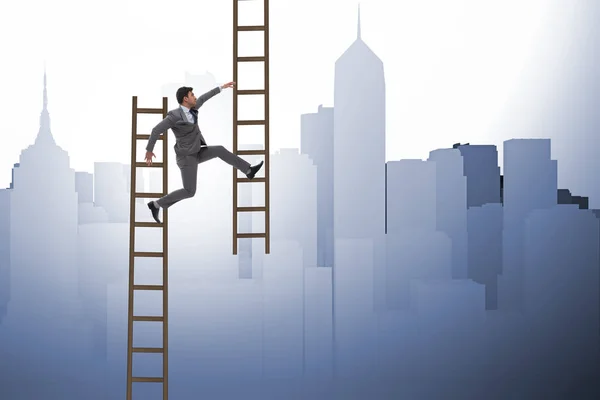 Empresário escalando escada de carreira no conceito de negócio — Fotografia de Stock