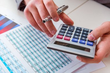 Finans analisti arıyor ve mali raporlar