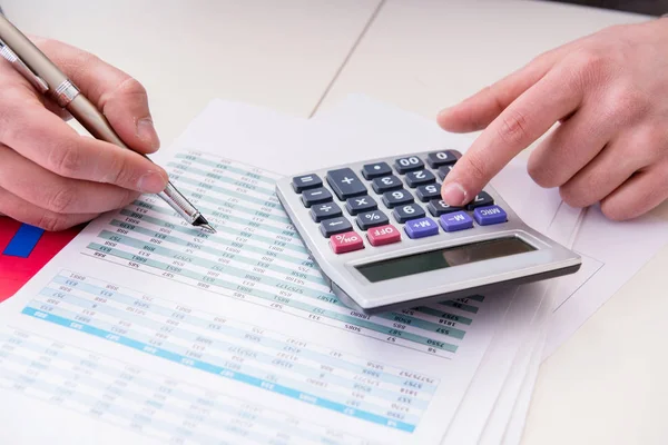 Finance analyst looking and financial reports — Stock Photo, Image