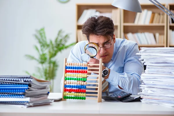 Raporda hata arayan çılgın denetçi