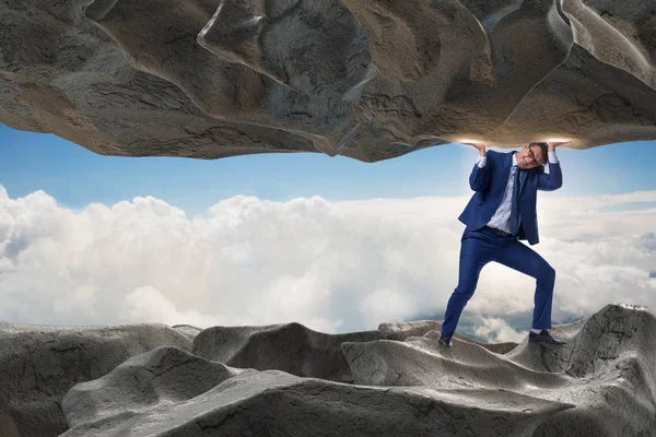 Baskı altında taşı destekleyen iş adamı