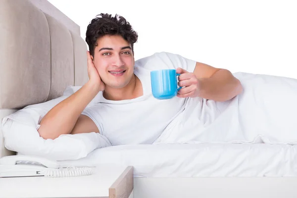 Hombre en la cama sufriendo de insomnio —  Fotos de Stock