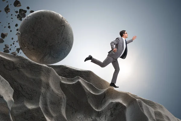 Podnikatel utíká před padajícím valivým kamenem — Stock fotografie