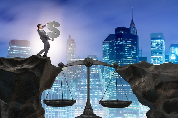 Adalet kavramında işadamının elinde dolar işareti var