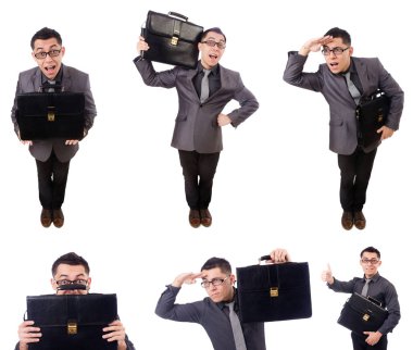 Genç adam beyaz izole evrak çantası elinde