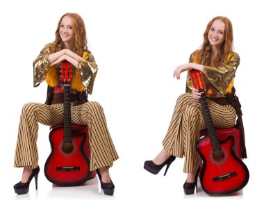 gitar üzerinde beyaz genç kız