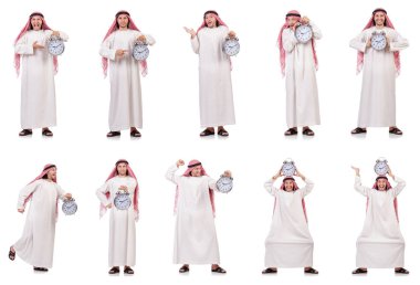 Arap adam beyaz üzerinde zaman kavramı