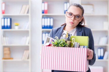 İş kadını işinden istifa ediyor