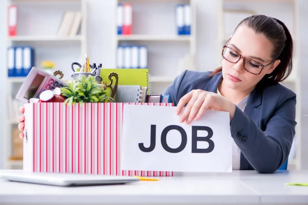 Businesswoman resigning from her job — Stock Photo, Image