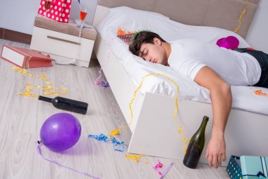 Çılgın Noel partisinden sonra genç adam