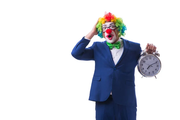 Buffo clown uomo d'affari con una sveglia isolato su bianco ba — Foto Stock