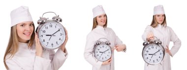 Kadın doktor teslim tarihini kaçırıyor.