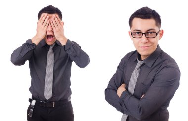 Genç gülümseyen adam beyaz izole