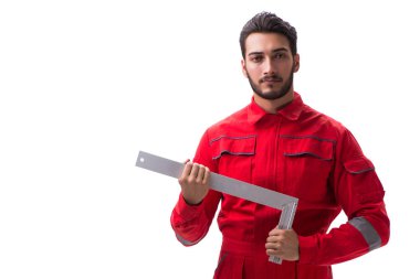 Kare cetveli olan genç bir tamirci beyaz arka planda izole edilmiş.