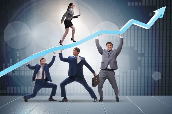 Ekonomik krizin iyileşmesini destekleyen işadamı