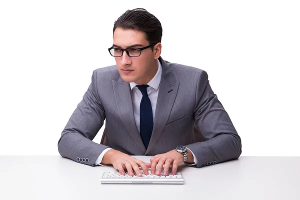 Joven hombre de negocios escribiendo en un teclado aislado en backgro blanco — Foto de Stock