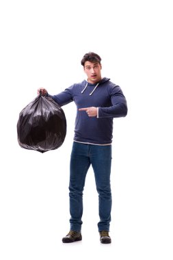 Çöp torbası olan adam beyazda izole edilmiş.