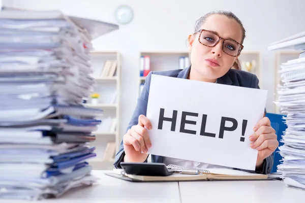 Businesswoman pleading for help in office — Stock Photo, Image