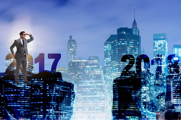 İş adamı 2017 'den 2018' e kadar bekliyor.