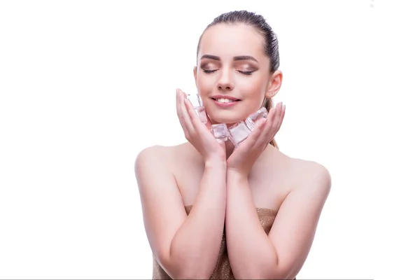 Femme dans le concept de beauté appliquer maquillage en utilisant des cosmétiques — Photo