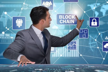 Engelleme zinciri kripto para birimi kavramında iş adamı
