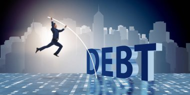 İş adamı iş konseptinde borç yükünden kaçınıyor