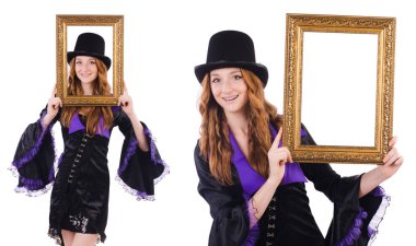 Beyaz çerçeveli bir kadın.