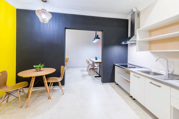 Intérieur de cuisine moderne à la maison — Photo