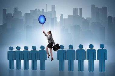 İş kadını, akran grubundan daha üstün.