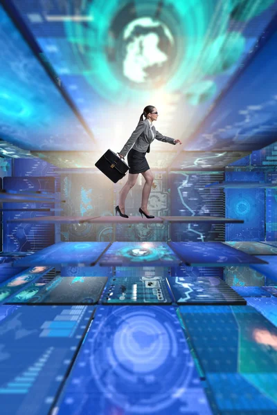 Geschäftsfrau wandelt im Datenmanagementkonzept — Stockfoto