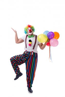 Beyaz arka planda balonları olan komik bir palyaço.