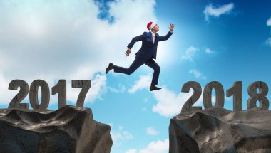 2017 'den 2018' e atlayan Noel Baba şapkalı bir iş adamı.