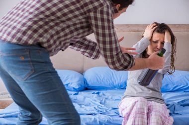 Sarhoş alkoliklerle aile içi şiddet kavramı