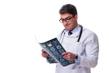 Beyaz backgro izole bir grafisi tutan genç erkek doktor