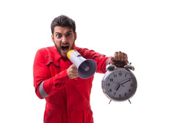Bir megafon ve üzerinde izole bir çalar saat ile genç tamirci