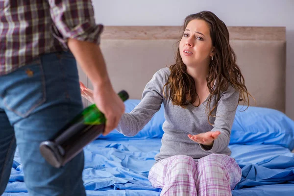 Sarhoş alkoliklerle aile içi şiddet kavramı